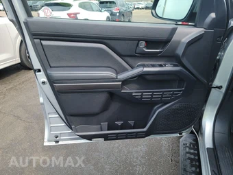 2025 Toyota 4Runner SR5 - miniatura 9