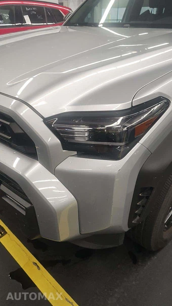 2025 Toyota 4Runner SR5 - miniatura 18