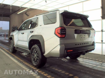 2025 Toyota 4Runner SR5 - miniatura 6
