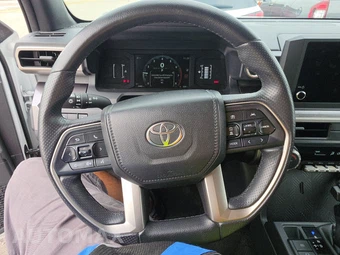 2025 Toyota 4Runner SR5 - miniatura 10