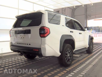 2025 Toyota 4Runner SR5 - miniatura 4