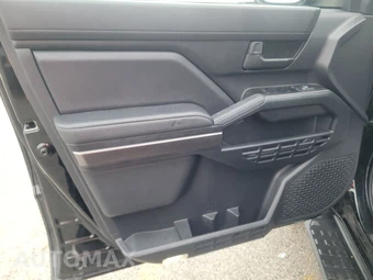 2025 Toyota 4Runner SR5 - miniatura 9
