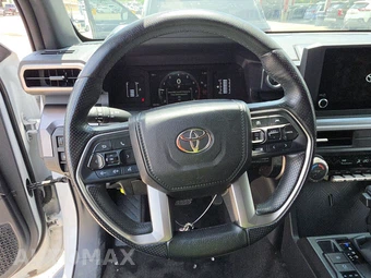 2025 Toyota 4Runner SR5 - miniatura 10