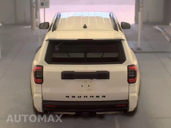 2025 Toyota 4Runner SR5 - miniatura 5