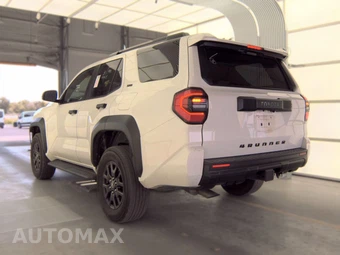 2025 Toyota 4Runner SR5 - miniatura 6