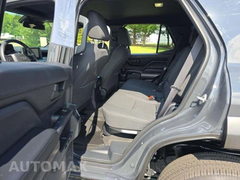 2025 Toyota 4Runner SR5 - miniatura 13