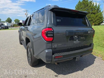 2025 Toyota 4Runner SR5 - miniatura 2