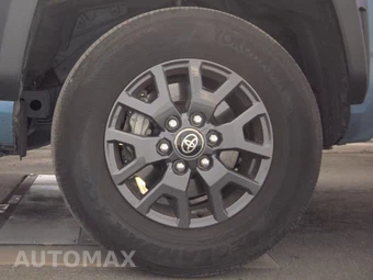 2025 Toyota 4Runner SR5 - miniatura 10