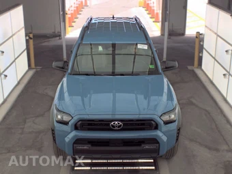 2025 Toyota 4Runner SR5 - miniatura 2