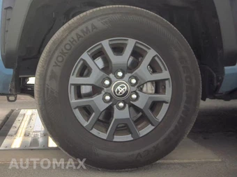 2025 Toyota 4Runner SR5 - miniatura 9