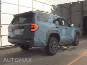 2025 Toyota 4Runner SR5 - miniatura 5