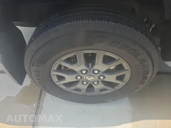 2025 Toyota 4Runner SR5 - miniatura 10