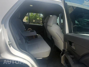 2025 Toyota 4Runner SR5 - miniatura 24
