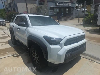 2025 Toyota 4Runner SR5 - miniatura 3