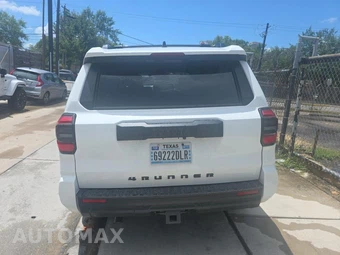 2025 Toyota 4Runner SR5 - miniatura 5