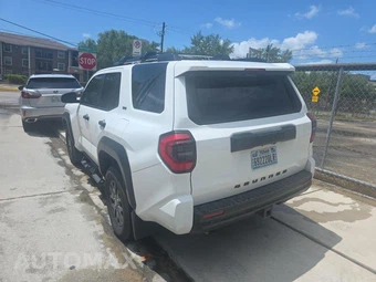 2025 Toyota 4Runner SR5 - miniatura 6