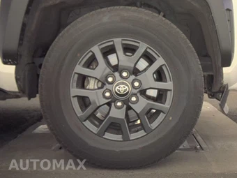 2025 Toyota 4Runner SR5 - miniatura 10