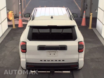 2025 Toyota 4Runner SR5 - miniatura 6