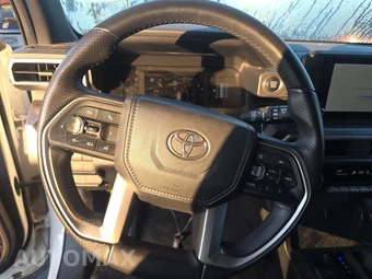 2025 Toyota 4Runner SR5 - miniatura 10