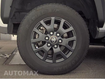 2025 Toyota 4Runner SR5 - miniatura 11