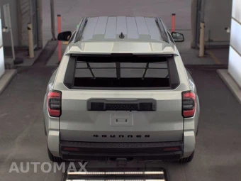 2025 Toyota 4Runner SR5 - miniatura 6