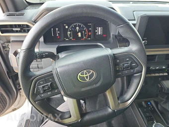 2025 Toyota 4Runner SR5 - miniatura 10