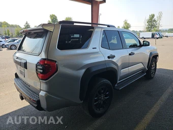 2025 Toyota 4Runner SR5 - miniatura 4