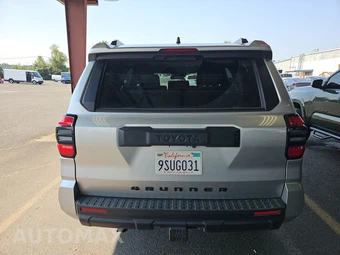 2025 Toyota 4Runner SR5 - miniatura 5