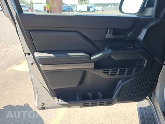 2025 Toyota 4Runner SR5 - miniatura 9