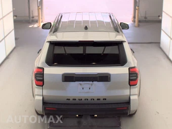 2025 Toyota 4Runner SR5 - miniatura 6