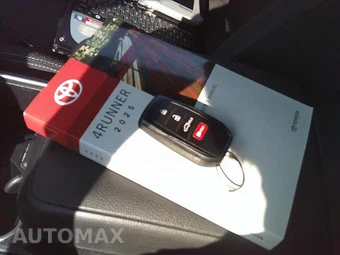 2025 Toyota 4Runner SR5 - miniatura 7