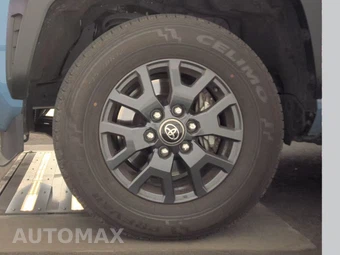 2025 Toyota 4Runner SR5 - miniatura 9