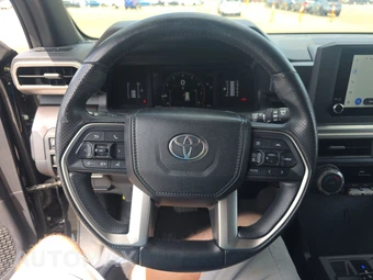 2025 Toyota 4Runner SR5 - miniatura 10