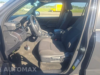 2025 Toyota 4Runner SR5 - miniatura 7