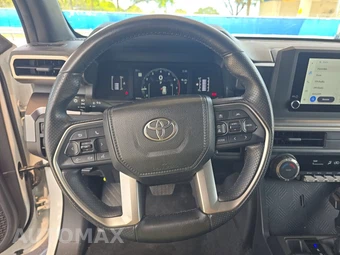 2025 Toyota 4Runner SR5 - miniatura 10