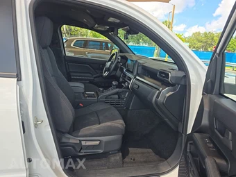 2025 Toyota 4Runner SR5 - miniatura 8