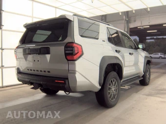 2025 Toyota 4Runner SR5 - miniatura 4