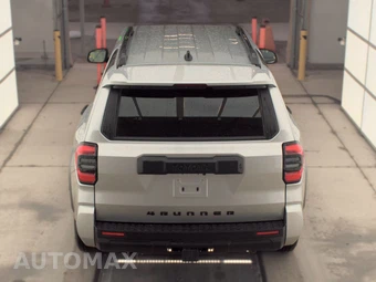 2025 Toyota 4Runner SR5 - miniatura 5