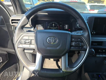 2025 Toyota 4Runner SR5 - miniatura 10