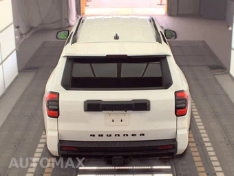 2025 Toyota 4Runner SR5 - miniatura 5