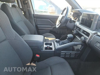 2025 Toyota 4Runner SR5 - miniatura 8