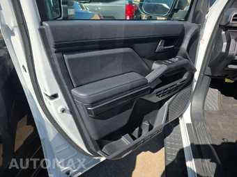 2025 Toyota 4Runner SR5 - miniatura 9