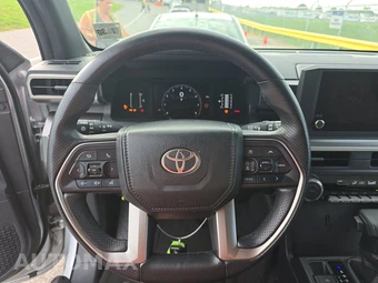 2025 Toyota 4Runner SR5 - miniatura 16