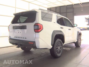2025 Toyota 4Runner SR5 - miniatura 4