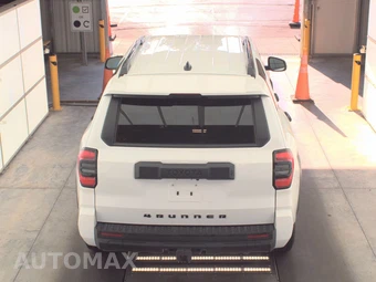 2025 Toyota 4Runner SR5 - miniatura 5