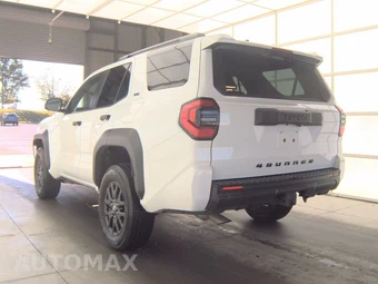 2025 Toyota 4Runner SR5 - miniatura 6