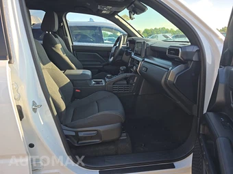 2025 Toyota 4Runner SR5 - miniatura 8
