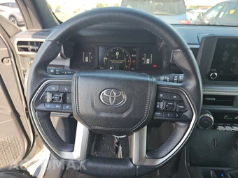 2025 Toyota 4Runner SR5 - miniatura 10