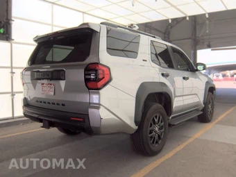 2025 Toyota 4Runner SR5 - miniatura 4