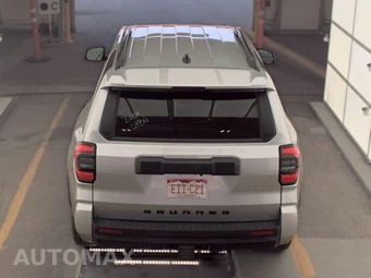 2025 Toyota 4Runner SR5 - miniatura 5